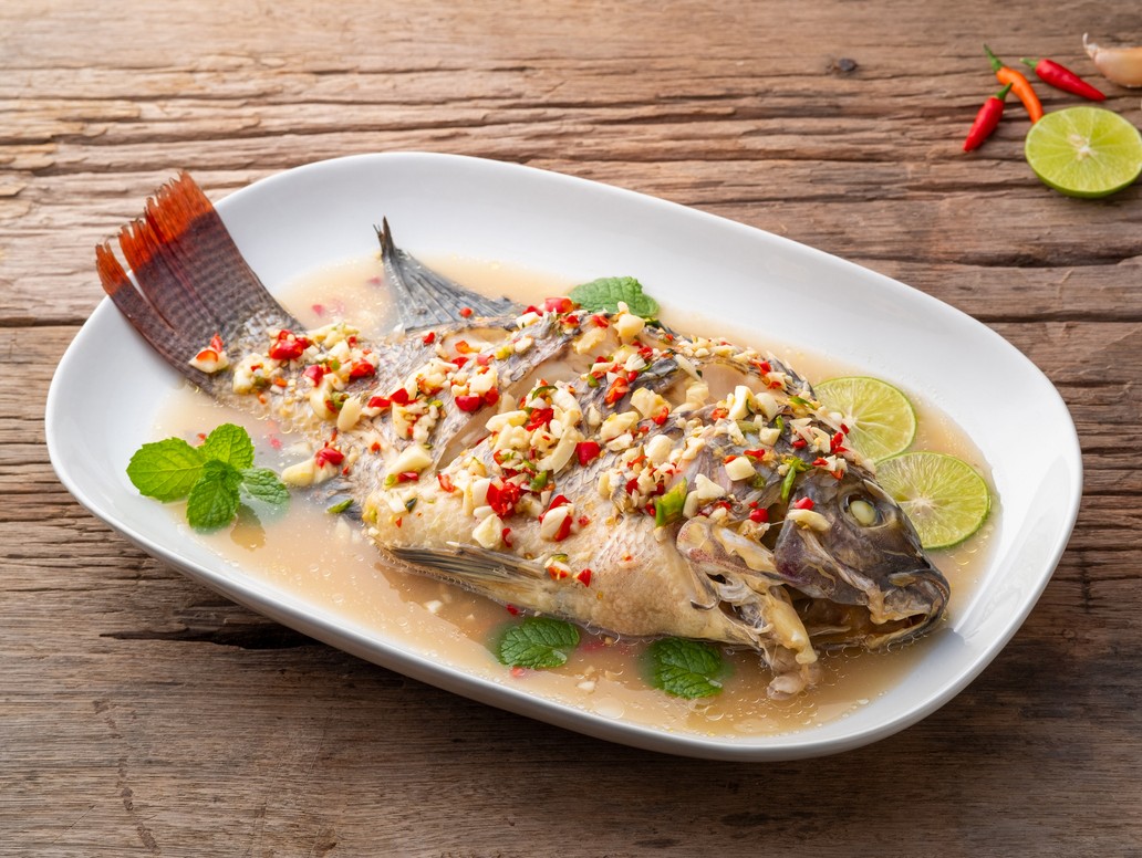 Spicy fish with vegetables سمكة حرة بالخضار